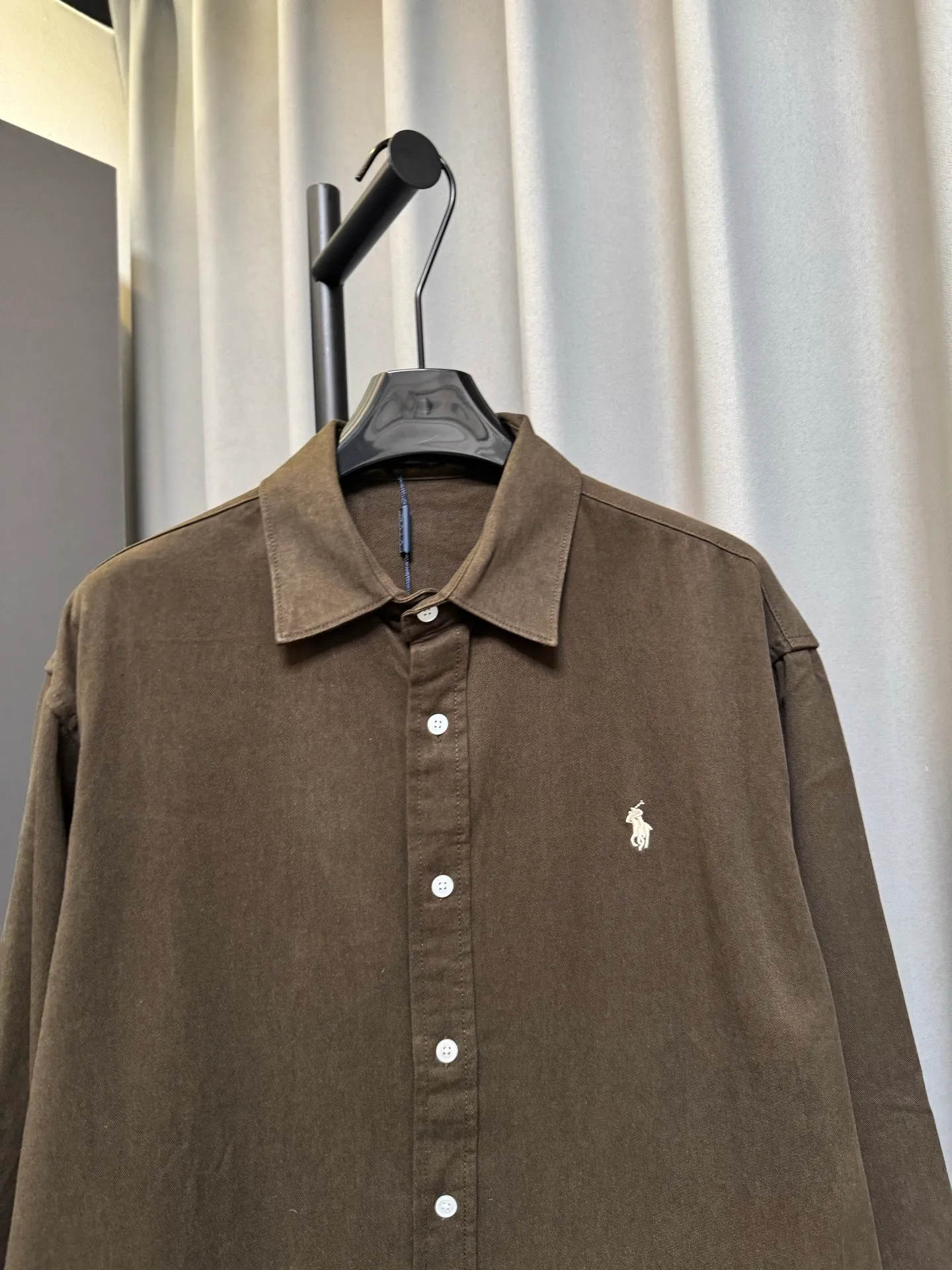 [Premium Replica] Rah Lauren/Raff 26Ss War Horse Embroidered Classic Tencel Shirt Jacket, 55% Tencel + 45% Cotton, feels great, sold through trading company channels, in perfect condition, classified as cabinet level, predictable Hot Sale, advanced custom-made imported high-grade Tencel fabric, master tailoring, invincible texture, excellent skin-friendly, very outstanding aesthetic design, exquisite craftsmanship, smooth lines, perfect match! Easily upgrade your sense of fashion, with high recognition, great upper body effect, extremely sophisticated workmanship, and neat and meticulous wiring. The Premium Quality version can be used for business or daily leisure. Color: green Size: m/l/xl/2xl